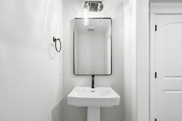 230 Hall Ct, Adams, TN 37010