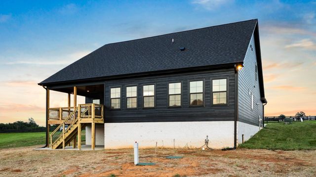 230 Hall Ct, Adams, TN 37010