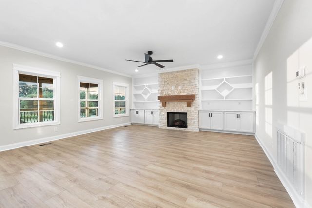 230 Hall Ct, Adams, TN 37010