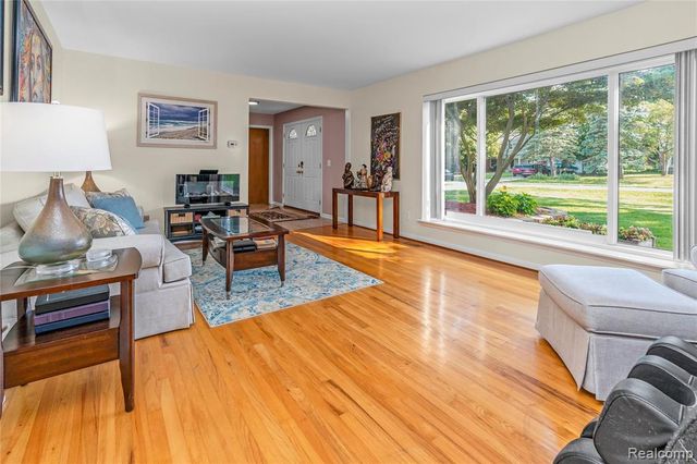3739 Fife Lane, West Bloomfield, MI 48323