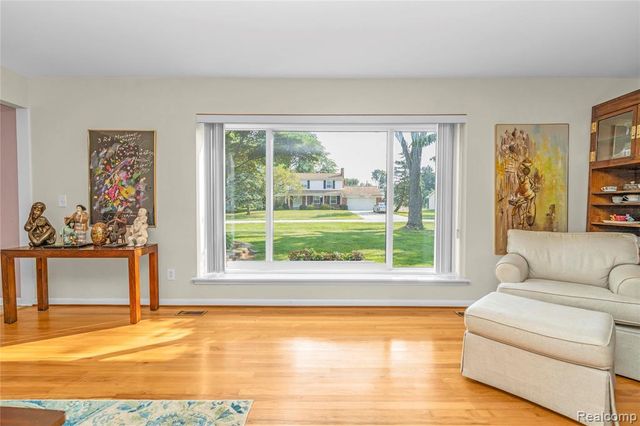 3739 Fife Lane, West Bloomfield, MI 48323