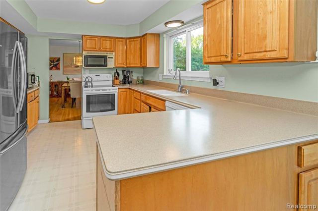 3739 Fife Lane, West Bloomfield, MI 48323