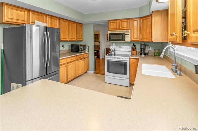3739 Fife Lane, West Bloomfield, MI 48323