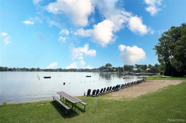 3739 Fife Lane, West Bloomfield, MI 48323