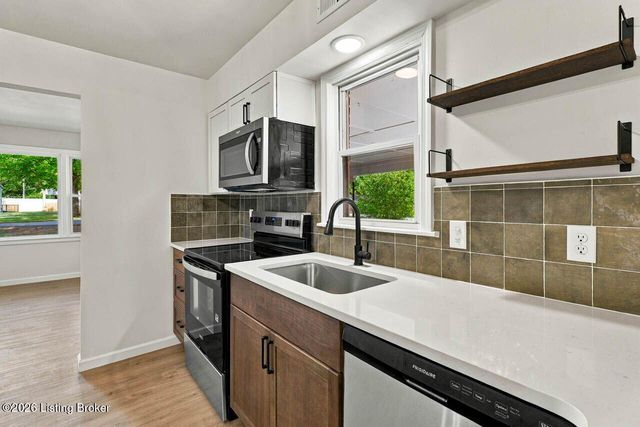 3222 Donald Dr, Louisville, KY 40216