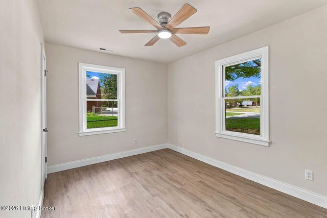 3222 Donald Dr, Louisville, KY 40216