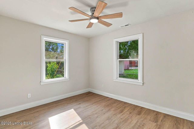 3222 Donald Dr, Louisville, KY 40216