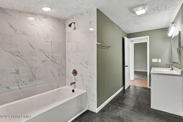 3222 Donald Dr, Louisville, KY 40216