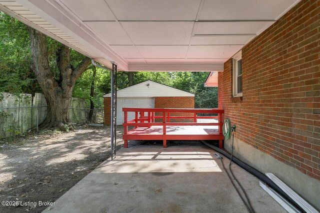 3222 Donald Dr, Louisville, KY 40216