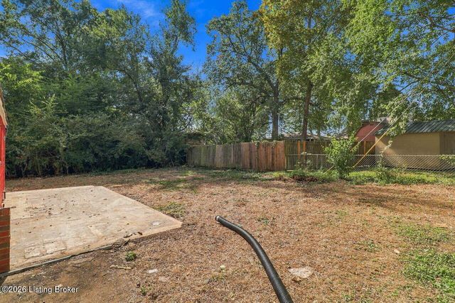 3222 Donald Dr, Louisville, KY 40216
