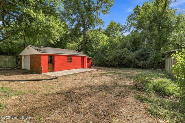 3222 Donald Dr, Louisville, KY 40216