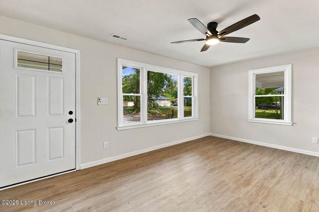 3222 Donald Dr, Louisville, KY 40216