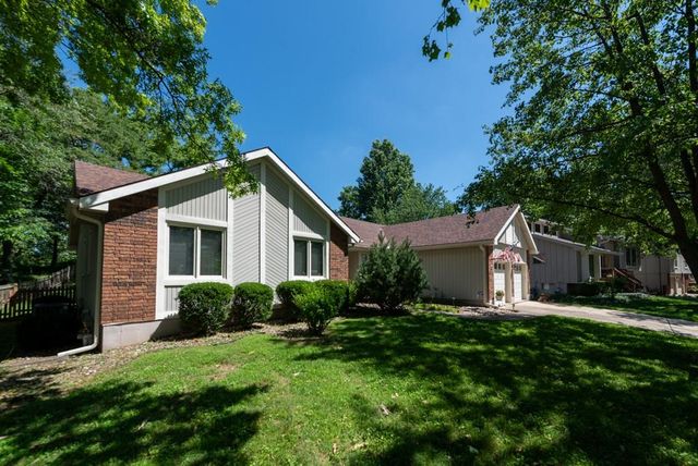 5116 NW Walden Drive, Kansas City, MO 64151