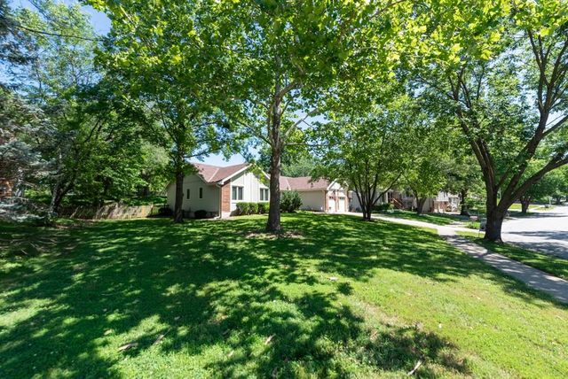 5116 NW Walden Drive, Kansas City, MO 64151