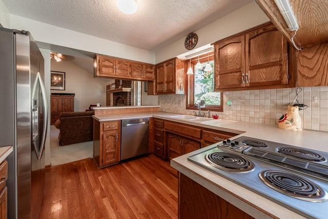 5116 NW Walden Drive, Kansas City, MO 64151