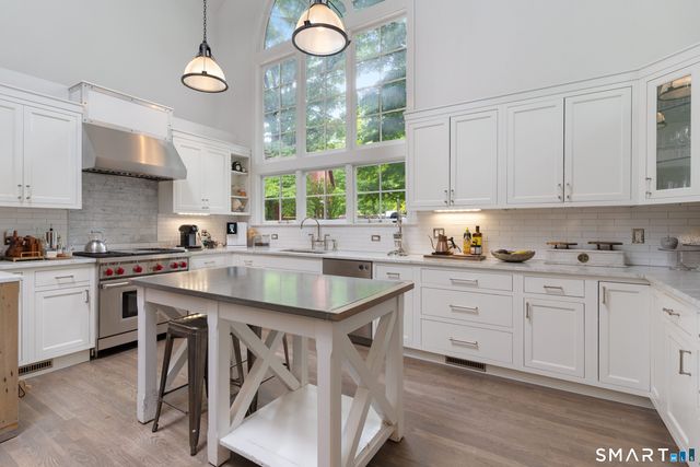 159 Newtown Turnpike, Weston, CT 06883