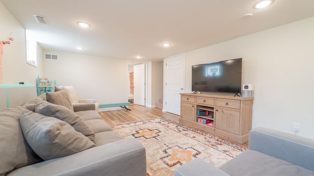3911 W 107th Lane, Crown Point, IN 46307