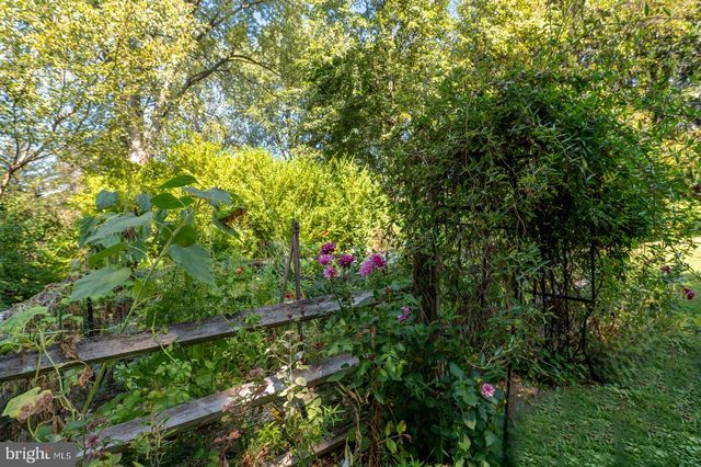 22 SALISBURY LN, Malvern, PA 19355