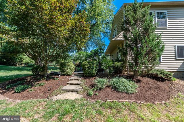 22 SALISBURY LN, Malvern, PA 19355
