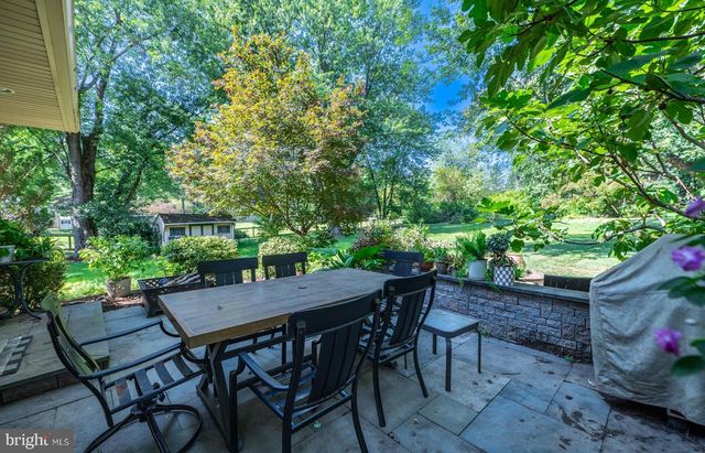 22 SALISBURY LN, Malvern, PA 19355