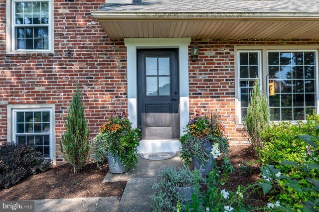 22 SALISBURY LN, Malvern, PA 19355