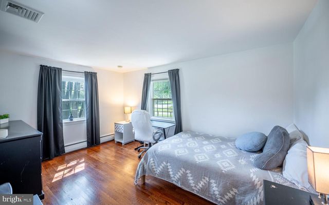 22 SALISBURY LN, Malvern, PA 19355