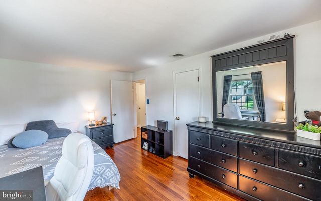 22 SALISBURY LN, Malvern, PA 19355