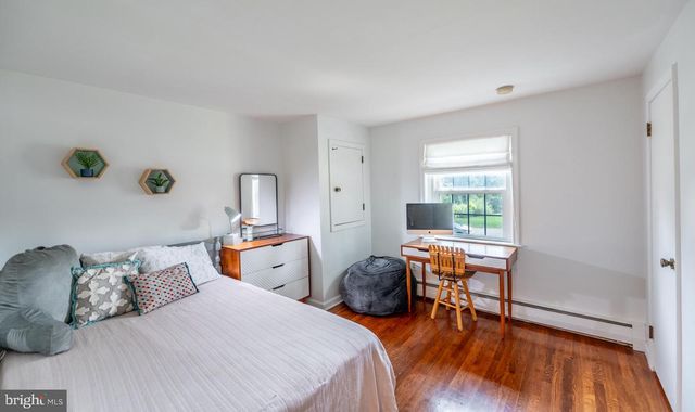 22 SALISBURY LN, Malvern, PA 19355