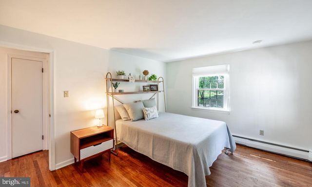 22 SALISBURY LN, Malvern, PA 19355