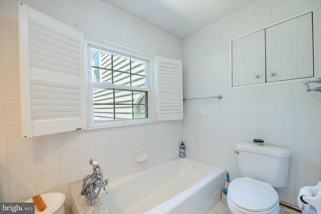 22 SALISBURY LN, Malvern, PA 19355