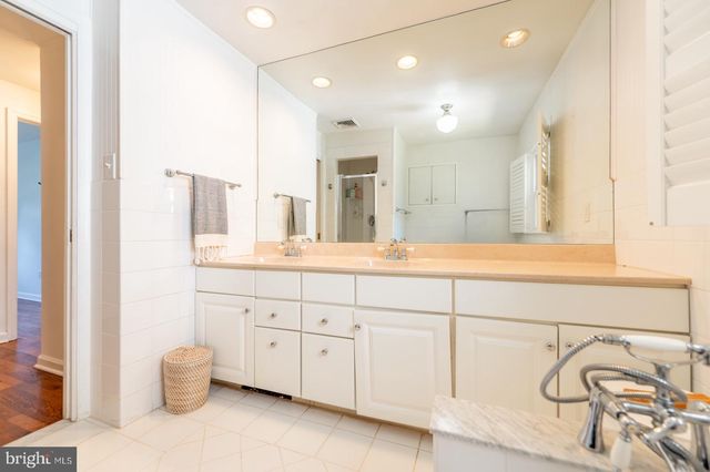 22 SALISBURY LN, Malvern, PA 19355