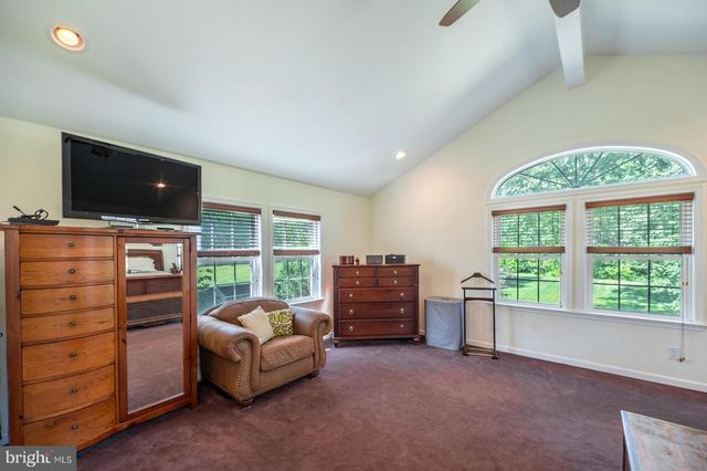 22 SALISBURY LN, Malvern, PA 19355