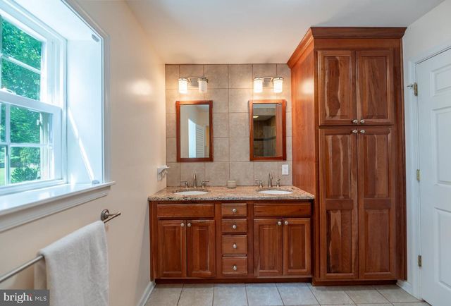 22 SALISBURY LN, Malvern, PA 19355