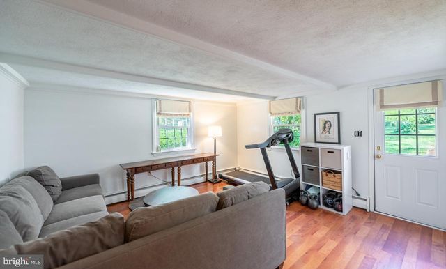22 SALISBURY LN, Malvern, PA 19355