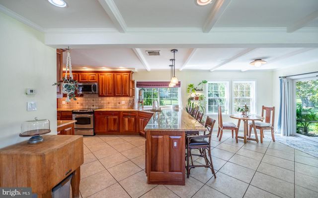 22 SALISBURY LN, Malvern, PA 19355