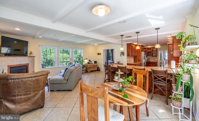 22 SALISBURY LN, Malvern, PA 19355