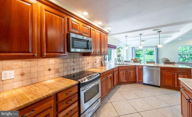 22 SALISBURY LN, Malvern, PA 19355