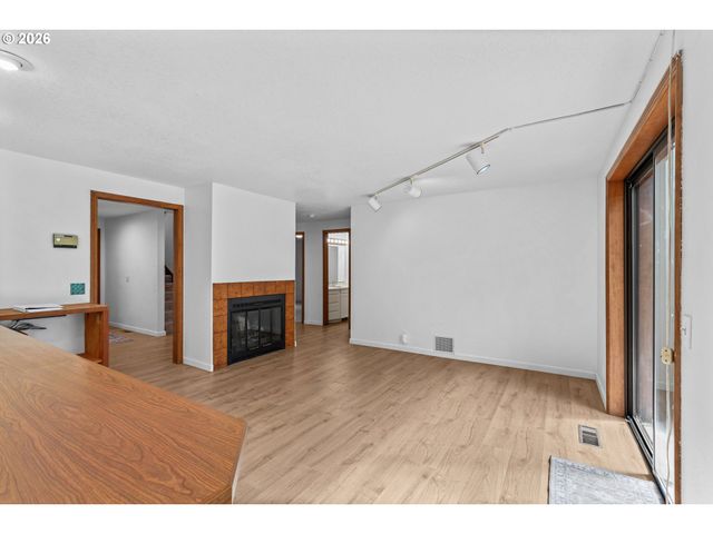 350 LOMA LINDA Ln, Eugene, OR 97405