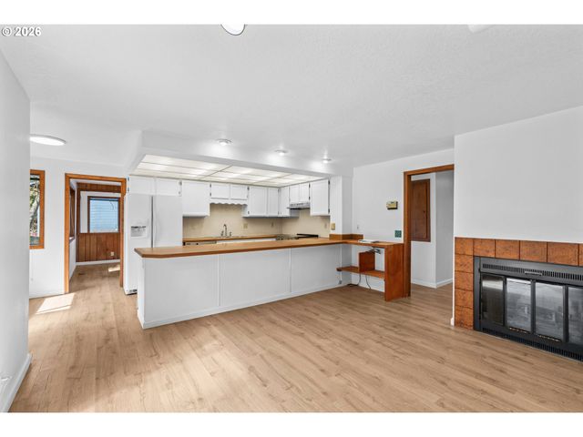 350 LOMA LINDA Ln, Eugene, OR 97405