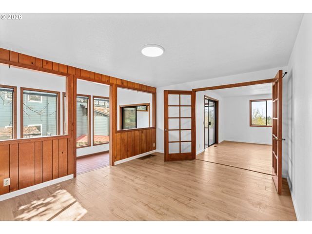 350 LOMA LINDA Ln, Eugene, OR 97405