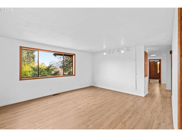 350 LOMA LINDA Ln, Eugene, OR 97405