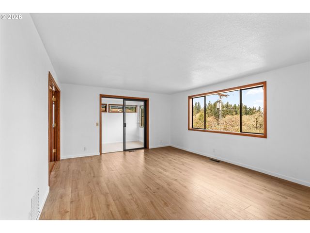 350 LOMA LINDA Ln, Eugene, OR 97405