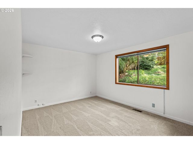 350 LOMA LINDA Ln, Eugene, OR 97405