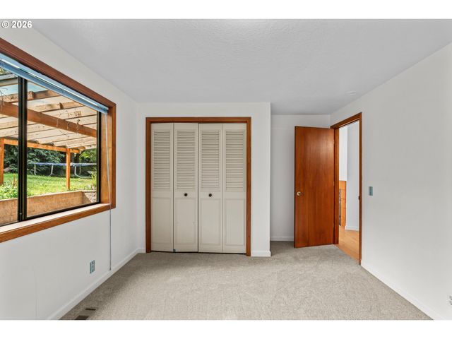 350 LOMA LINDA Ln, Eugene, OR 97405