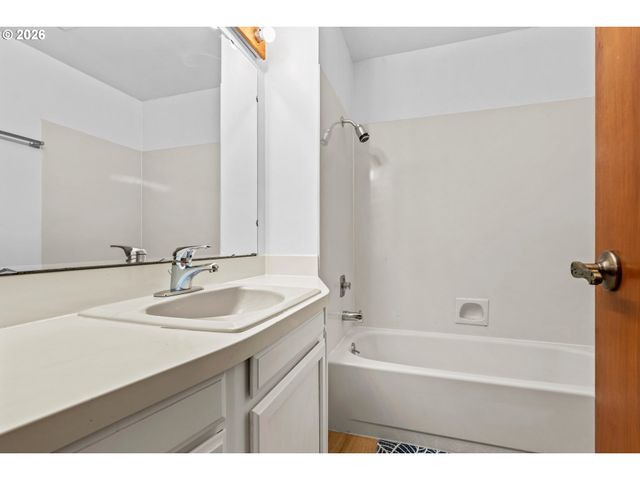 350 LOMA LINDA Ln, Eugene, OR 97405