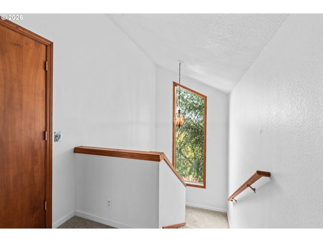 350 LOMA LINDA Ln, Eugene, OR 97405