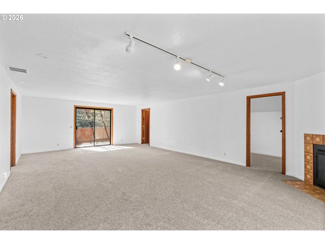 350 LOMA LINDA Ln, Eugene, OR 97405