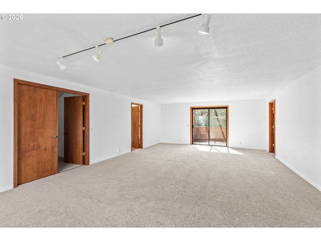 350 LOMA LINDA Ln, Eugene, OR 97405