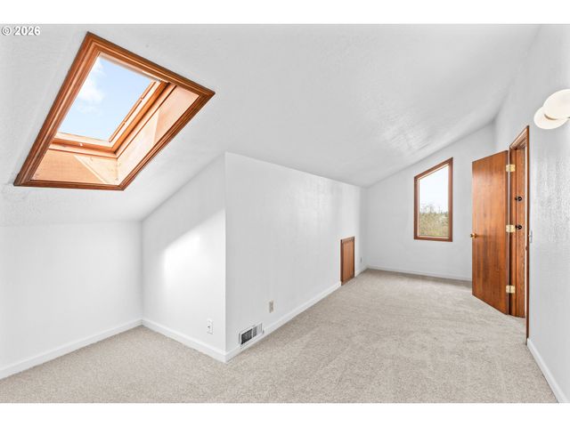 350 LOMA LINDA Ln, Eugene, OR 97405