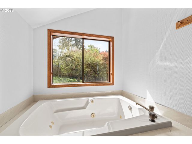 350 LOMA LINDA Ln, Eugene, OR 97405